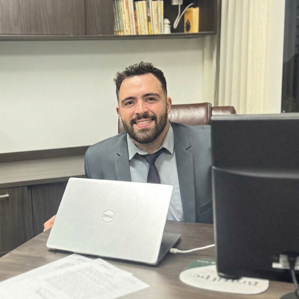 Foto profissional do Dr. Miguel Cervantes